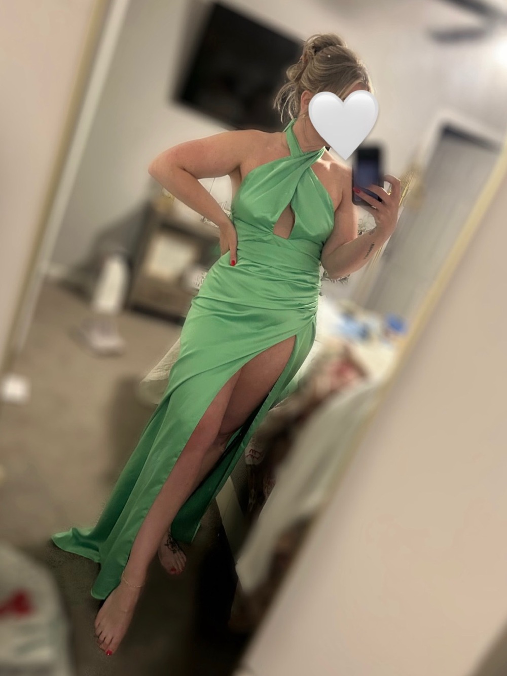 Elegant Green Halter Maxi Dress with High Slit - Picture 3 of 3